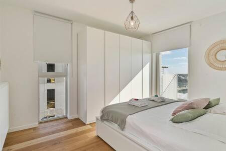 Huswell - New Near The With Stunning Seaview Apartment *