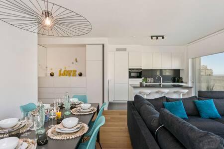 Huswell - New Near The With Stunning Seaview Apartamento